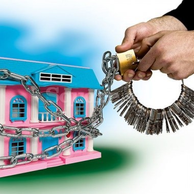 Κλειδαράδες που κλείνουν σπίτια